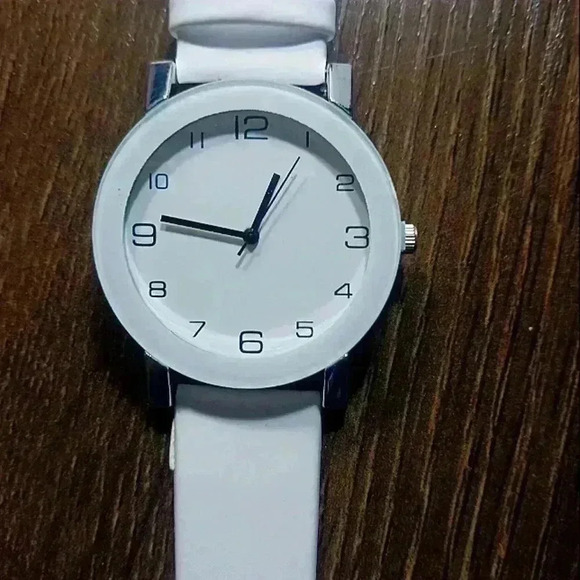 Minimalist white watch - Picture 1 of 6